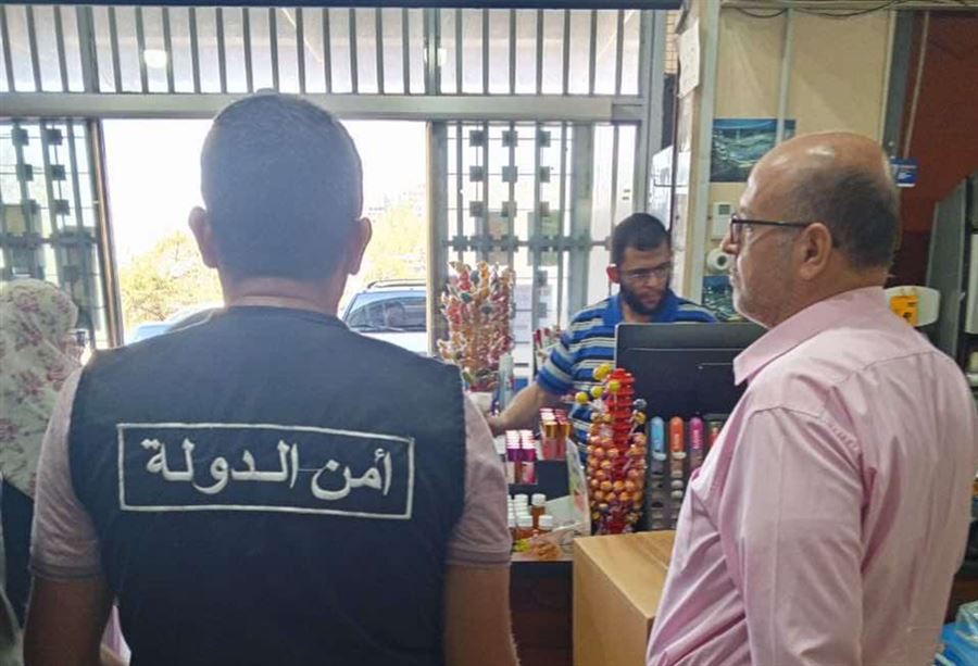تسطير محاضر ضبطٍ بحق مخالفين في المنية