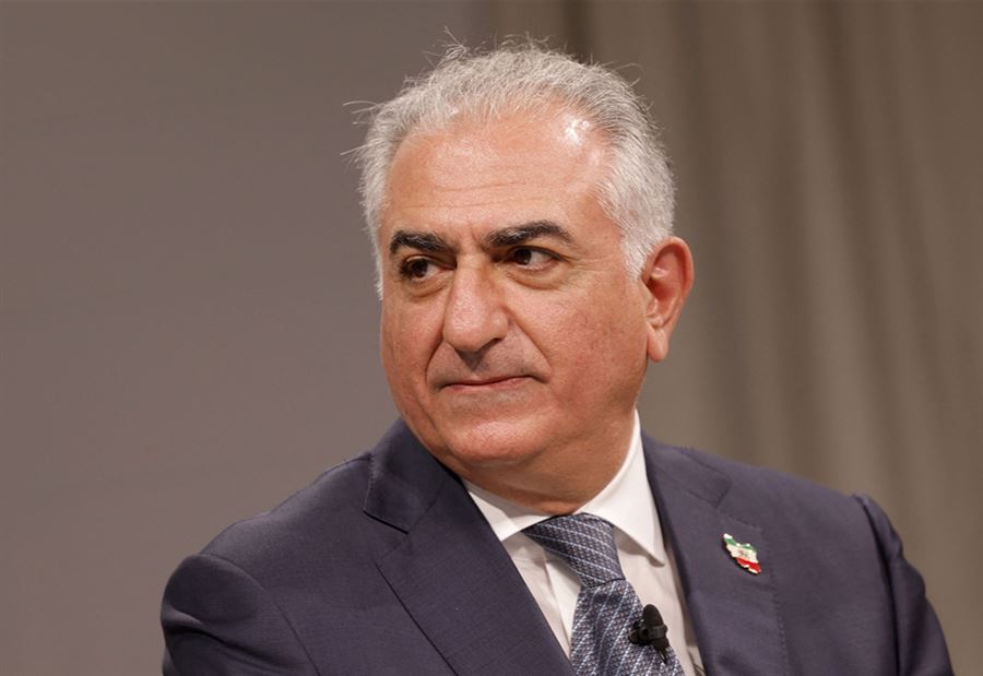 "لا يستحق التعزية به"... هجومٌ من "نجل الشاه" على رئيسي!