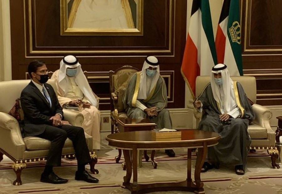 وزير الدفاع الأميركي في الكويت مُعزياً