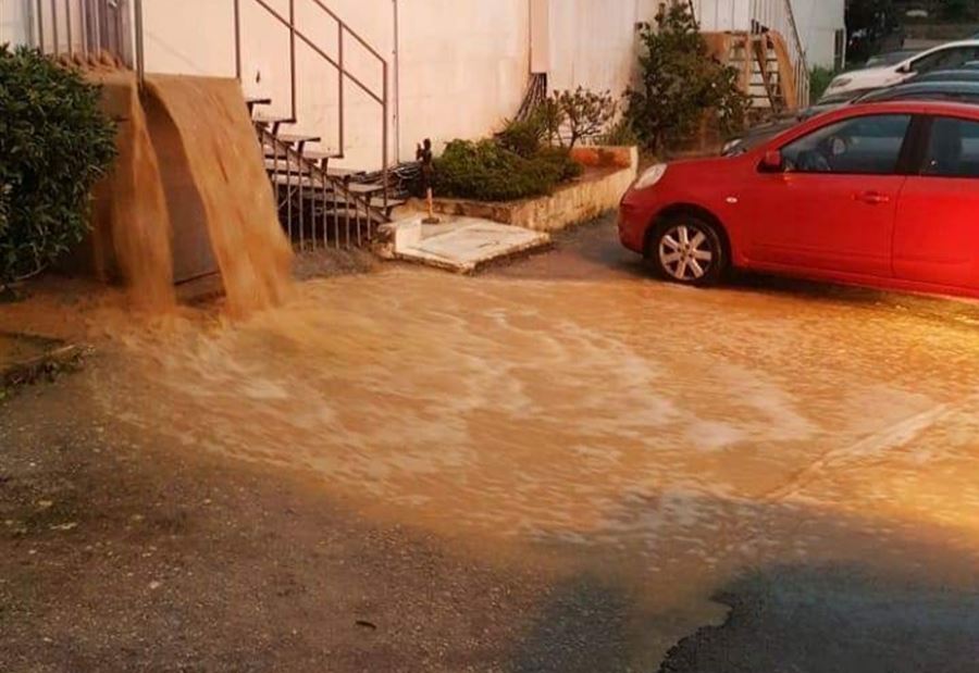 بالصورة: جريحة في أدما بسبب الأمطار