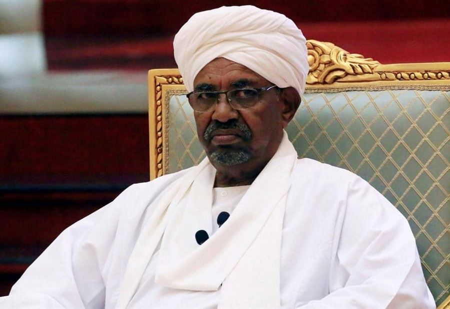 البشير.. تفاصيل اللحظات الأخيرة في قصر الرئاسة البشير.. تفاصيل اللحظات الأخيرة في قصر الرئاسة