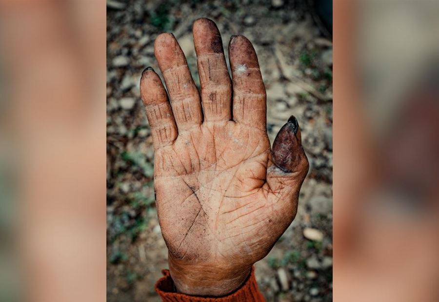 كيف لكف اليد أن يكون مرآة لحياة الأشخاص؟..مصور لبناني يبرهن ذلك 