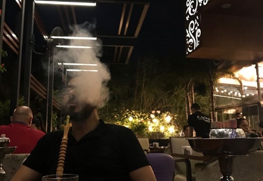 صاحب مقهى لبناني: "نحنا بس يلي آكلينها... ما في إلّا المتن مسكّر"!