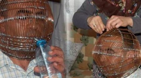 زوجة تجبر زوجها على العيش ورأسه بقفص حديدي.. والسبب؟