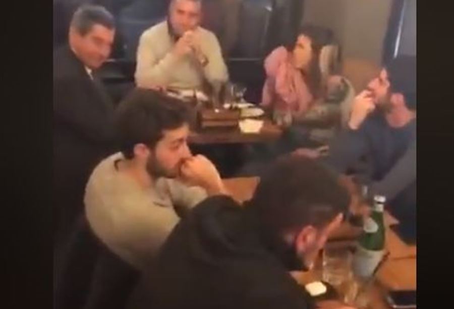 بالفيديو: اجبار فرزلي على مغادرة مطعم في الجميزة  بالفيديو: اجبار فرزلي على مغادرة مطعم في الجميزة