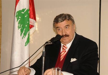 المؤتمر الشعبي: لخفض أسعار الخبز والنقل ولا لضريبة على البنزين