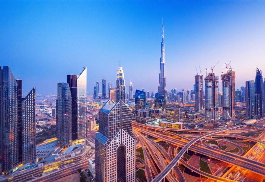دبي تعلن فتح المولات والشركات غداً