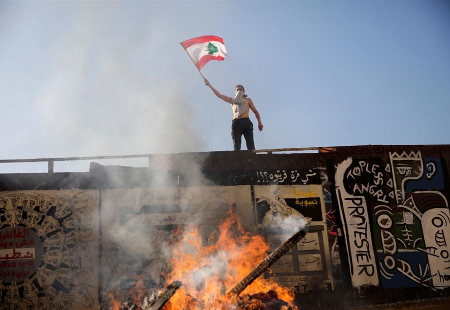 6 سياسيين حوّلوا المليارات الى الخارج!