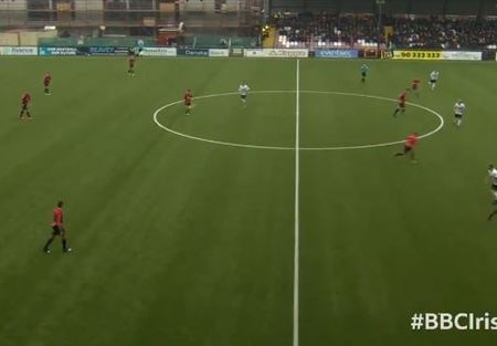 بالفيديو: هدف عالمي بعد 10 ثوان على انطلاق المباراة