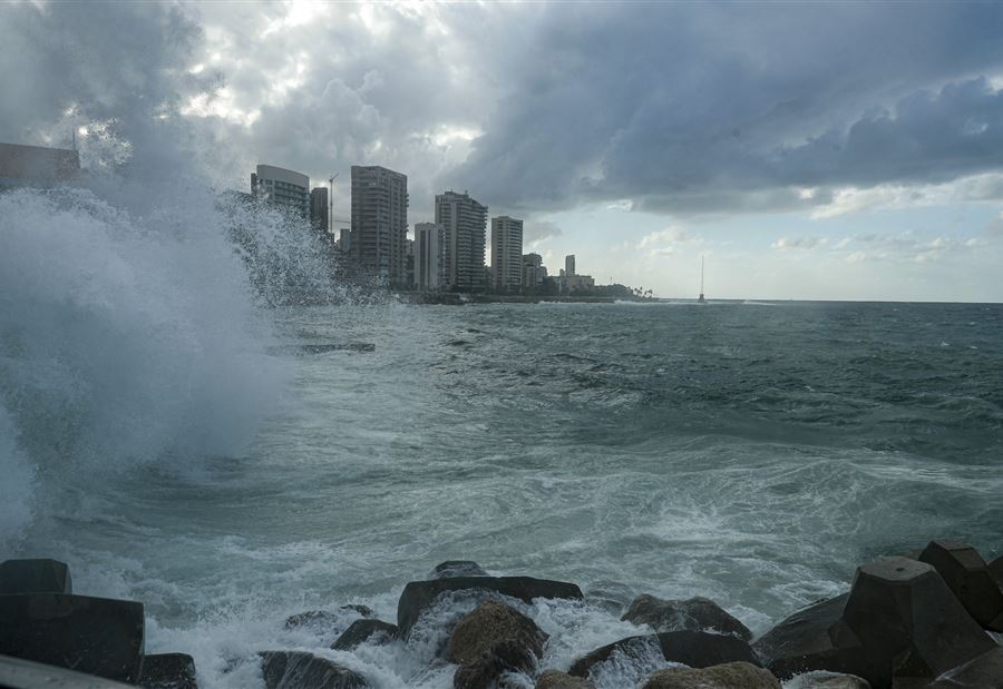 برق ورعد... لبنان على موعد مع منخفض جوي