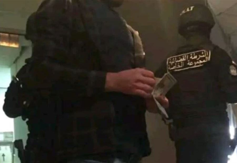 "مداهمة صرّاف ومصادرة مليون دولار من منزله!"
