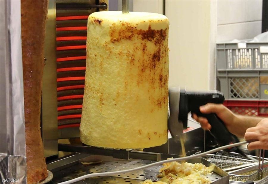 للنباتيين.. "كباب الجبنة" ينافس الفلافل والشاورما
