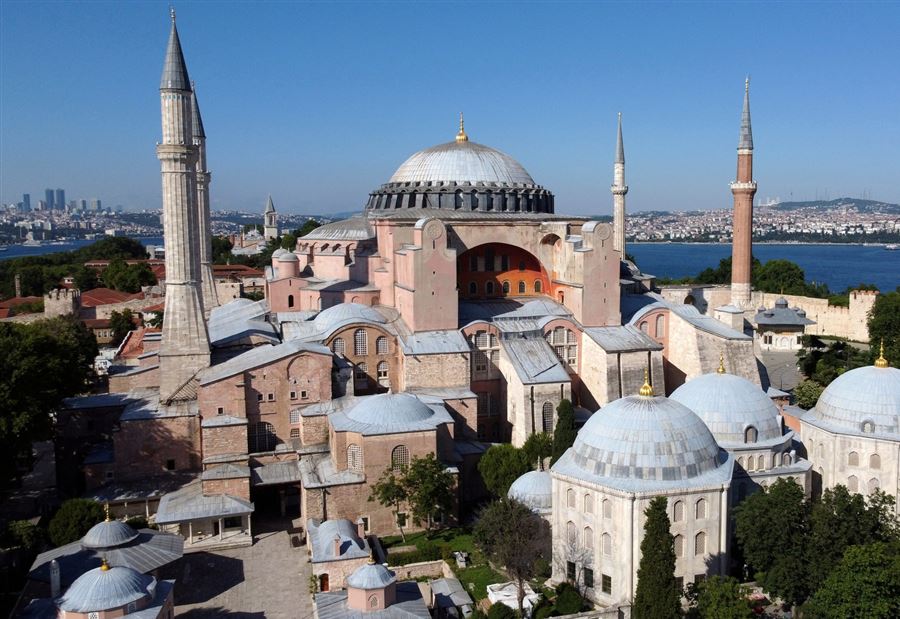 أول تعليق إماراتي على قرار أردوغان "التاريخي" أول تعليق إماراتي على قرار أردوغان "التاريخي"