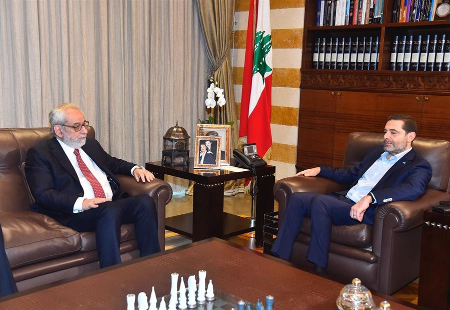 "ناطرينه يرجع"... الحريري يستكمل لقاءاته في بيت الوسط "ناطرينه يرجع"... الحريري يستكمل لقاءاته في بيت الوسط