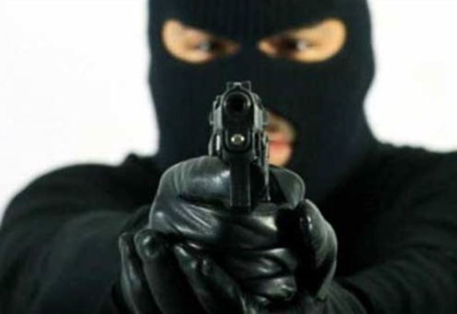 مُسلحون يسلبون شخصين عند أطراف بريتال