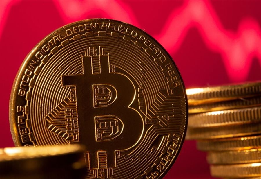 بعد خسائر فادحة... عملة "البيتكوين" تتعافى