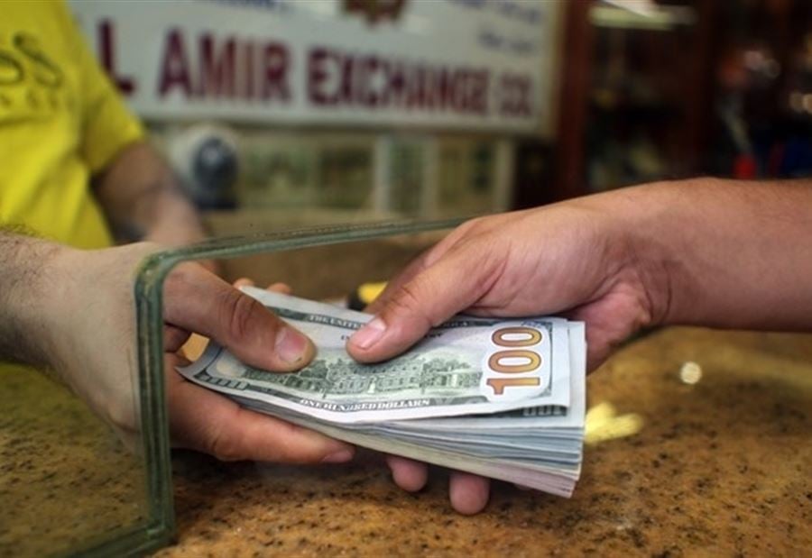 سعر صرف الدولار لدى الصرافين ليومي السبت والأحد 