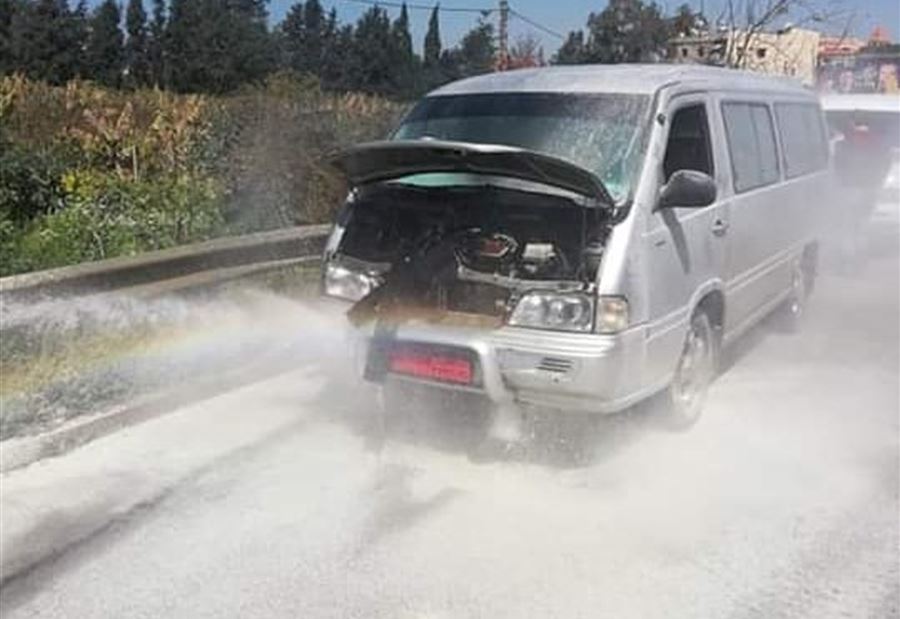 بالصورة: حريق داخل فان في الغازية