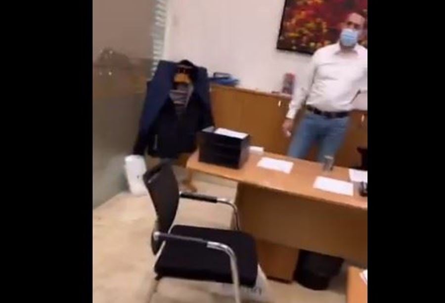 مودع يقتحم مصرف في المشرفية... إليكم ما فعله! (فيديو)