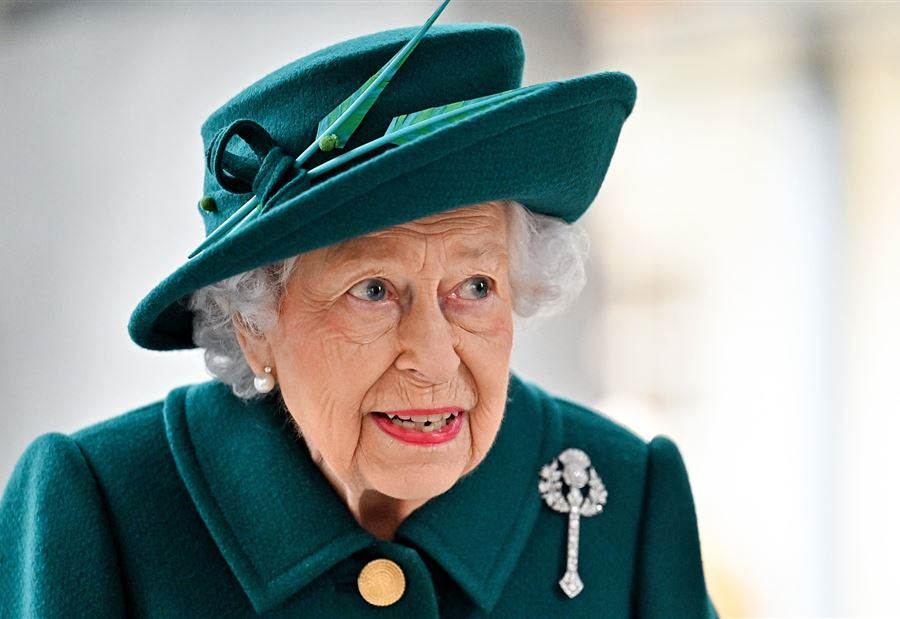 ملكة بريطانيا تُطلق "صابونًا لغسيل الصحون"!