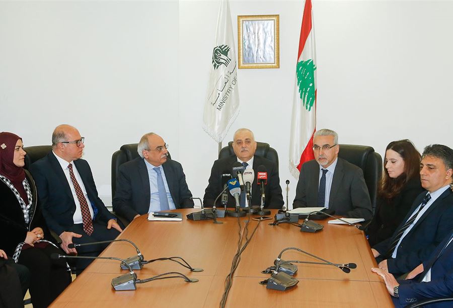 مستشارو الوزير "من جيب الحزب" مستشارو الوزير "من جيب الحزب"