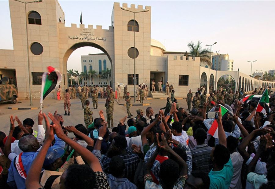 تجمع المهنيين السودانيين يتمسك بمجلس مدني