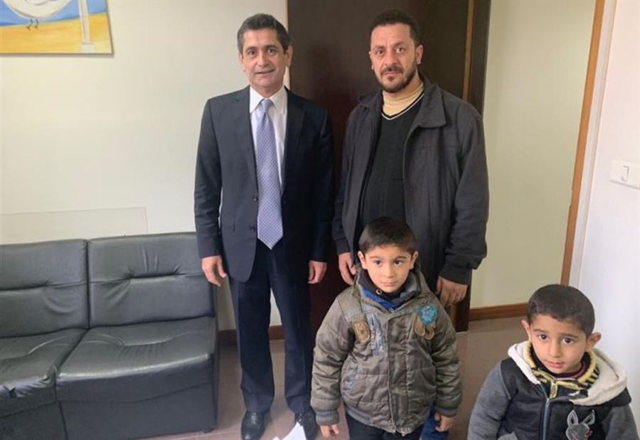 قيومجيان التقى مواطنا هدد باحراق نفسه  قيومجيان التقى مواطنا هدد باحراق نفسه
