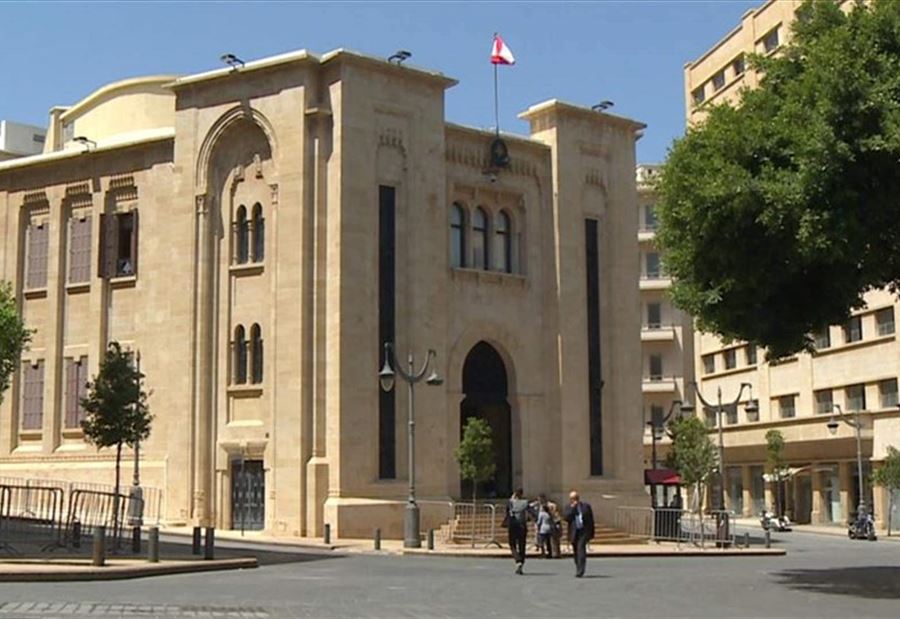زيارة سريعة لنائب "أمل" إلى مجلس النواب (فيديو)