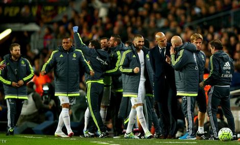 زيدان يحذر لاعبيه من التفاؤل بتراجع برشلونة