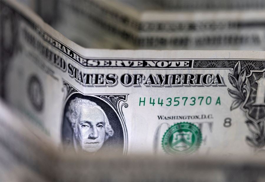 سعر الدولار صباح اليوم الإثنين في السوق السوداء 