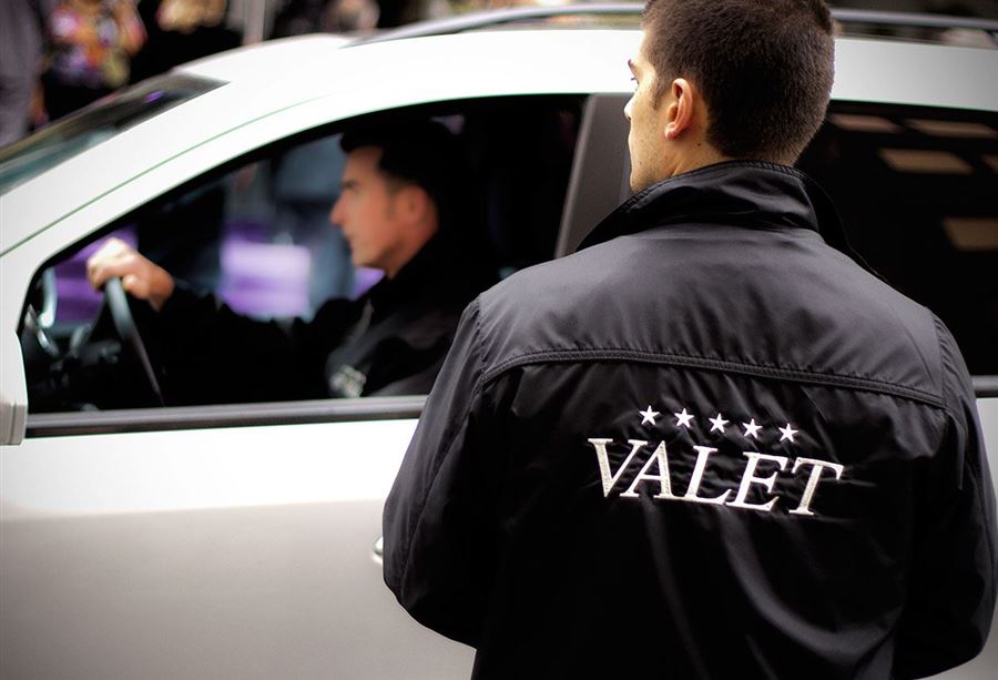 إجراءٌ جديد يحميكم من مخالفات الـ"Valet Parking"