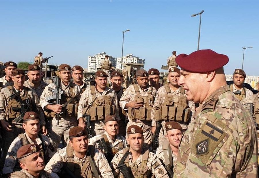 بالصور: قائد الجيش يجول على الوحدات المنتشرة ... ونجله يعلق
