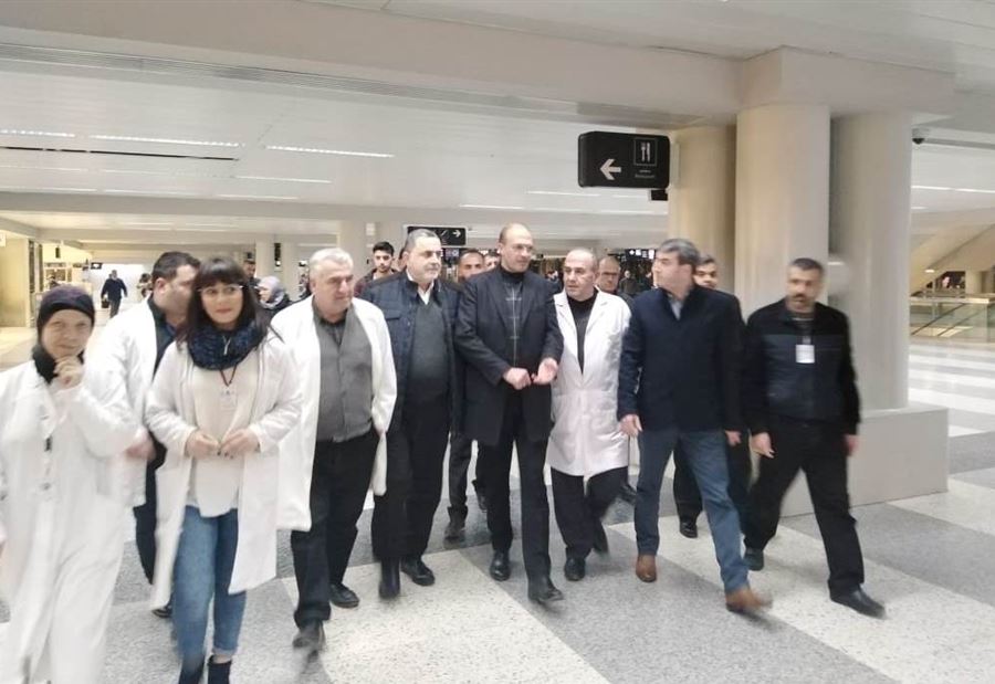 بالفيديو: وزير الصحة يتفقدُ "جهوزية المطار" بزيارةٍ مفاجئة  بالفيديو: وزير الصحة يتفقدُ "جهوزية المطار" بزيارةٍ مفاجئة