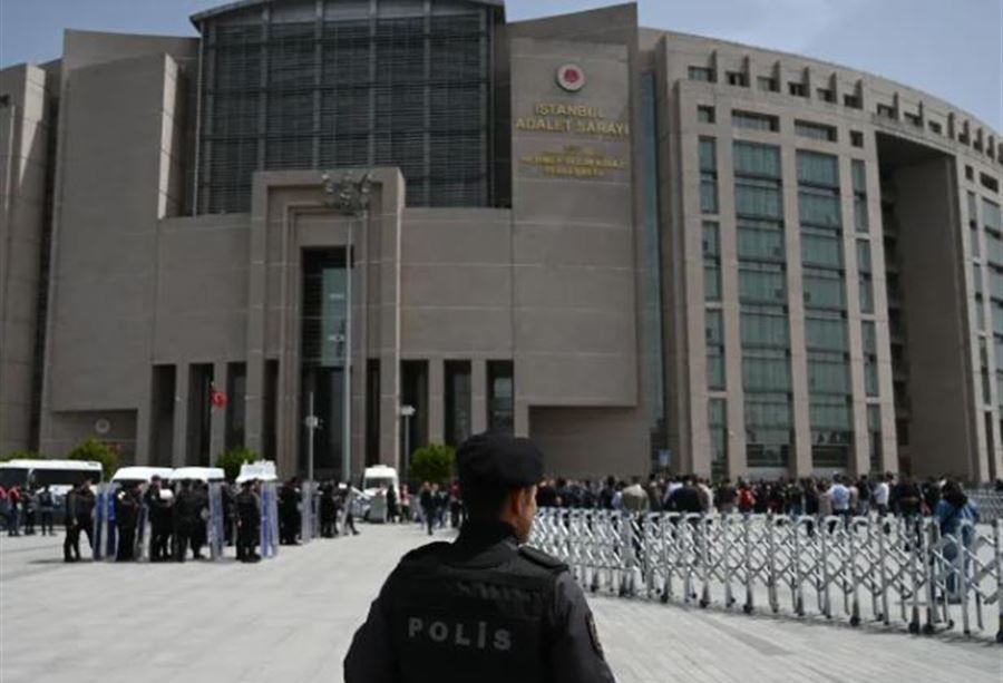 قتلى وجرحى أمام محكمة بإسطنبول... اليكم المشاهد الأولية للهجوم قتلى وجرحى أمام محكمة بإسطنبول... اليكم المشاهد الأولية للهجوم