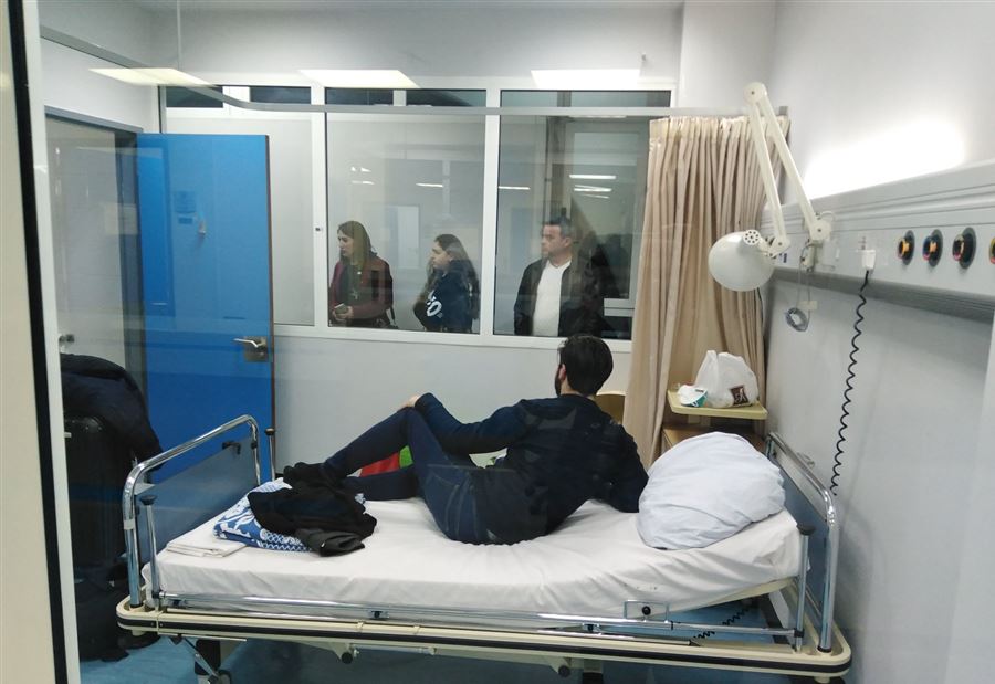 بالصورة: الطالب اللبناني القادم من الصين في غرفة "العزل"
