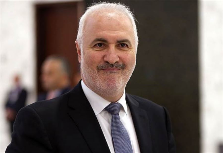 بين حقيبة الحكومة وحقيبة السفر.. عزيز يطلق انذار الخطر