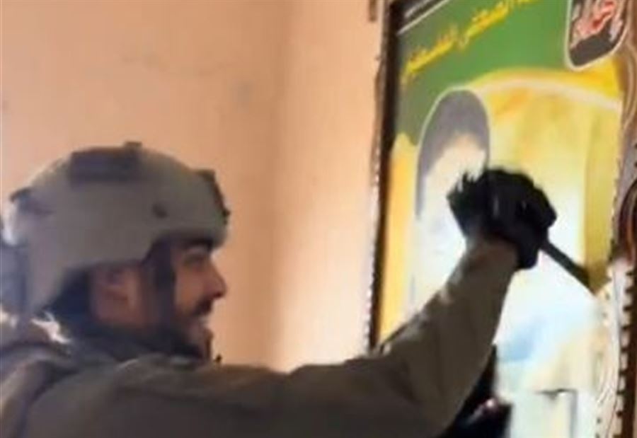 "فشلوا في القتال"... جندي اسرائيلي يمزق صورة شهيد فلسطيني (فيديو) "فشلوا في القتال"... جندي اسرائيلي يمزق صورة شهيد فلسطيني (فيديو)
