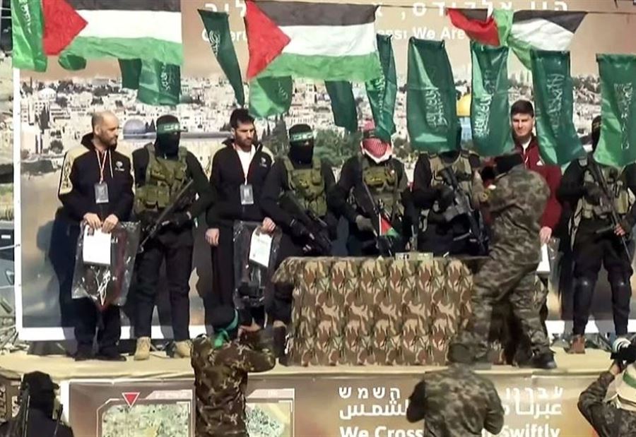 الدفعة السادسة... الصليب الأحمر يتسلم 3 إسرائيليين من غزة