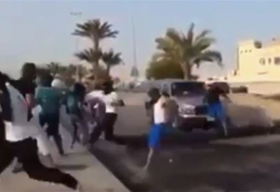 آلية تصدم متظاهرين... القوى الأمنية توضح