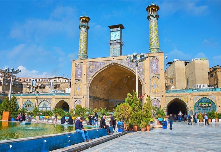 إيران تُعيد فتح بعض المساجد 