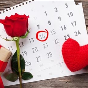 في ليلة عيد الحب..عشقه لزوجته قاده إلى النظارة