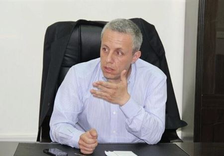 محافظ عكار تفقد مركز اقتراع في عكار العتيقة