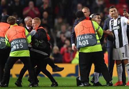 اليويفا يعاقب مانشستر يونايتد بسبب عشاق رونالدو