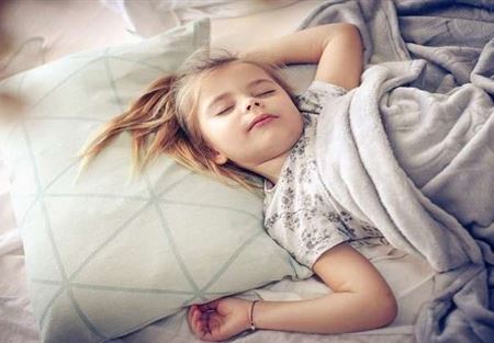 صوت الأم يتفوق على إنذار الحريق في إيقاظ الاطفال!