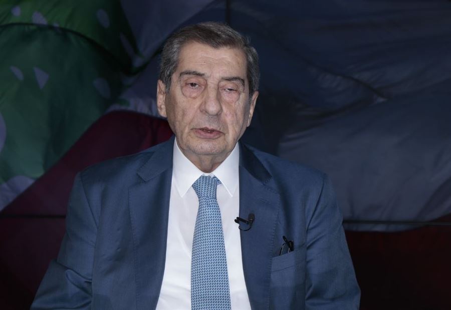 الفرزلي متهكماً: قوة باسيل بسبب حزب الله 