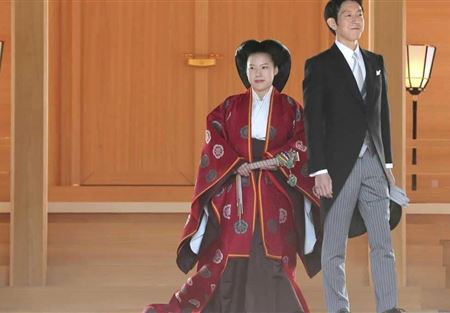 أميرة يابانية تتزوج رجلا من العامة.. وتخسر لقبها