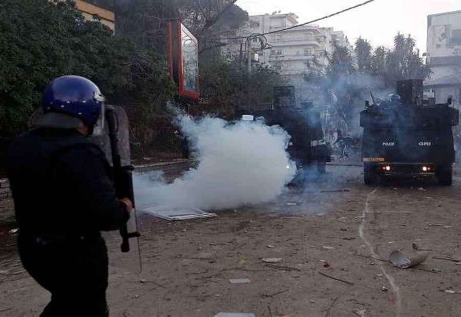 وفاة نجل شخصية جزائرية معروفة خلال المظاهرات وفاة نجل شخصية جزائرية معروفة خلال المظاهرات