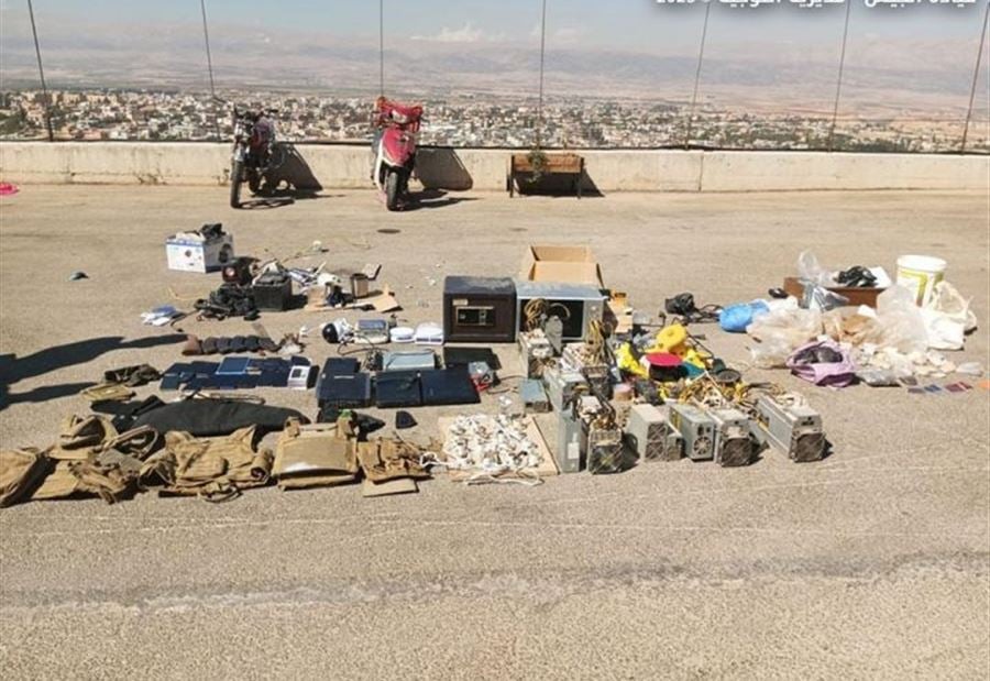 مداهمة للجيش في حي الشراونة وضبط كمية من المخدرات والأسلحة