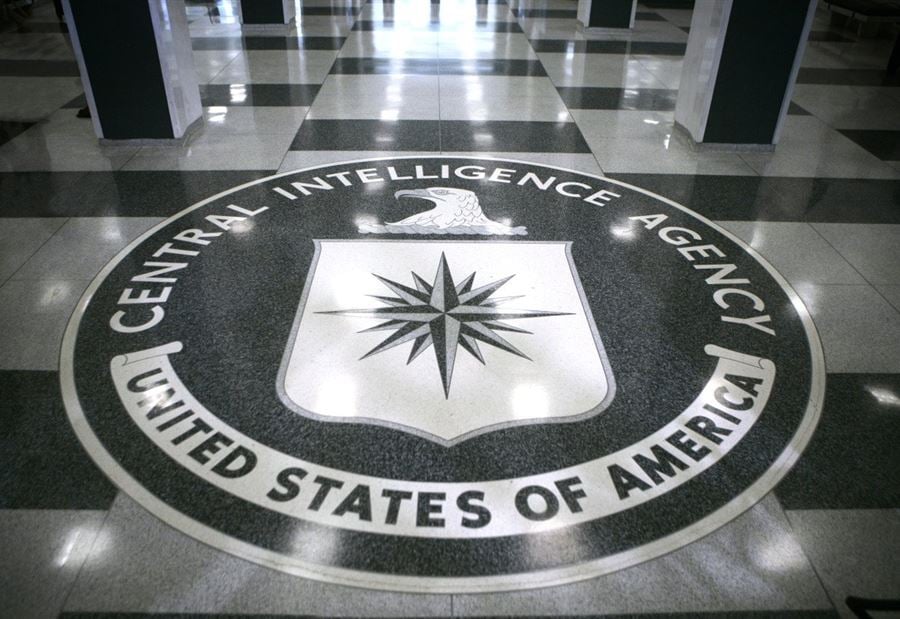 بسبب صورة مؤيّدة لفلسطين... تحذيرٌ من "CIA" لموظفيها!