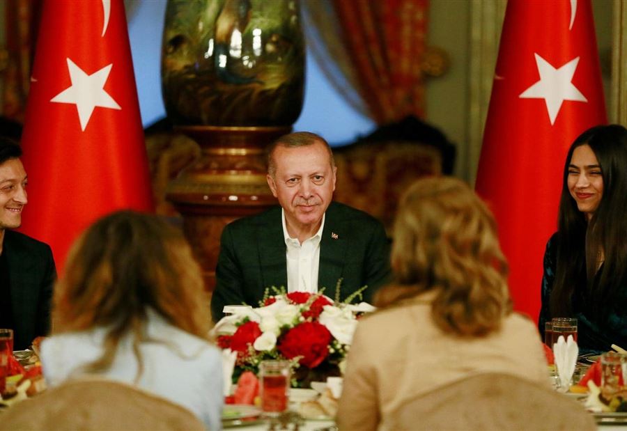 مجددا... أوزيل في إفطار مع أردوغان